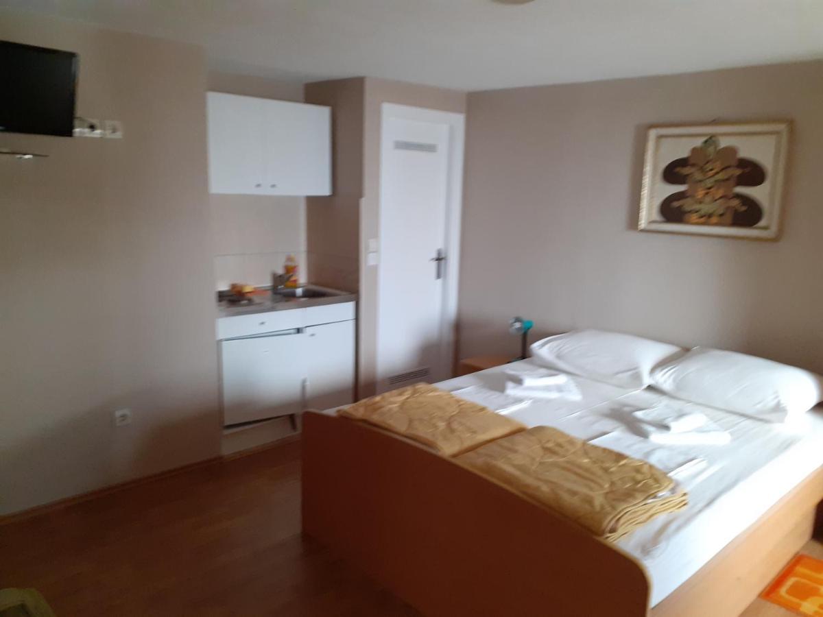Apartmani Patrick บาชกาโวดา ภายนอก รูปภาพ
